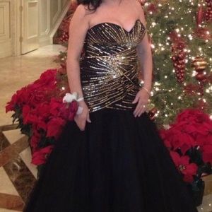 Tony Bowls Mermaid evening gown
