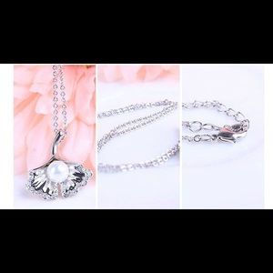 Seashell pearl pendant