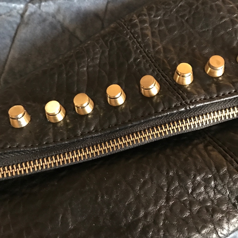 Clutch - Picture 2 of 5