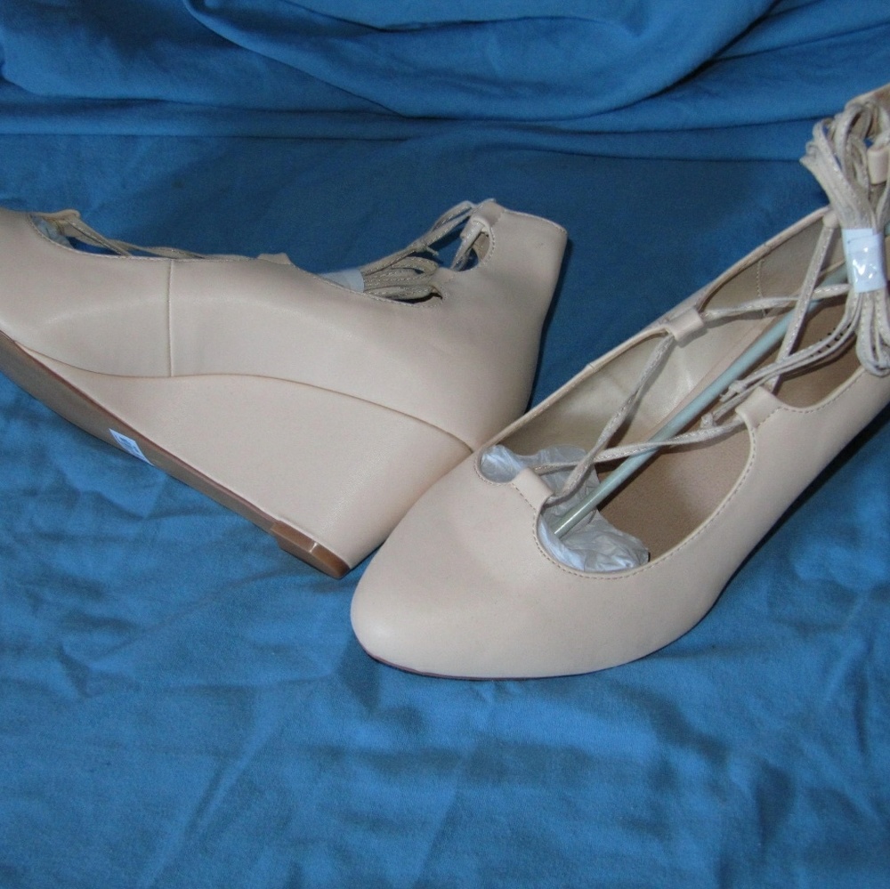 Torrid light pink wedges