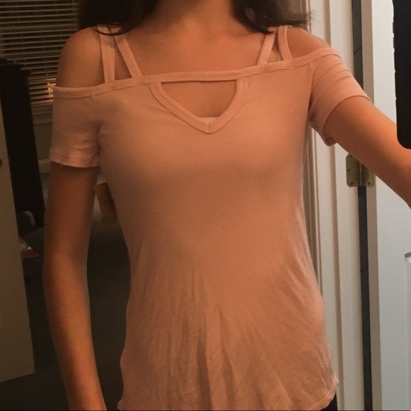 American Eagle Outfitters Tops - Cold shoulder top
