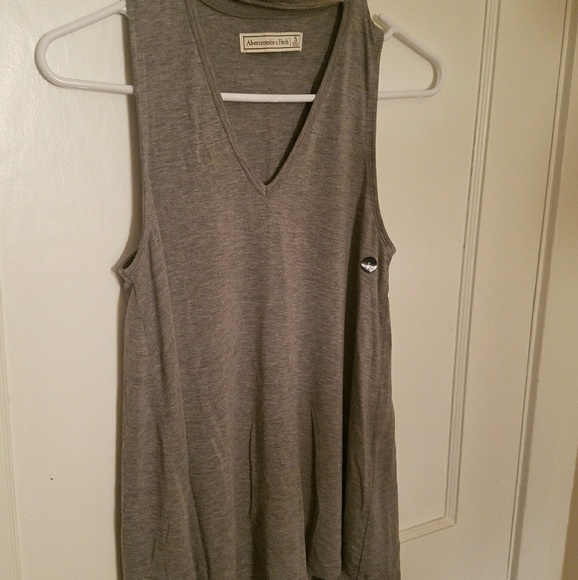 Front Cut Out Tank Top - Picture 2 of 3