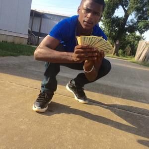 Meet your Posher, Dee