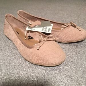 NWT H&M leather flats