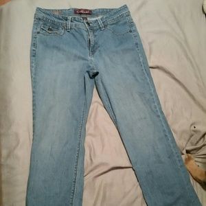 Women's light wash jeans