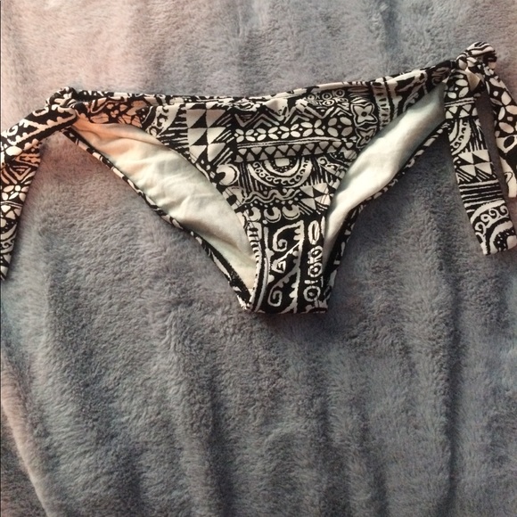 Patterned bikini - Picture 3 of 4