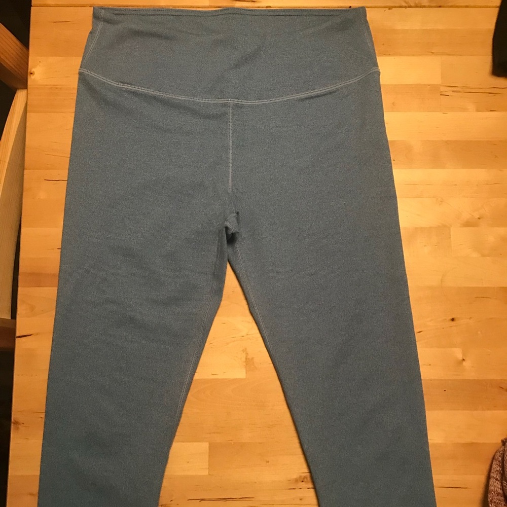 Fabletocs Cropped Leggings