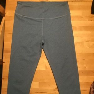 Fabletocs Cropped Leggings