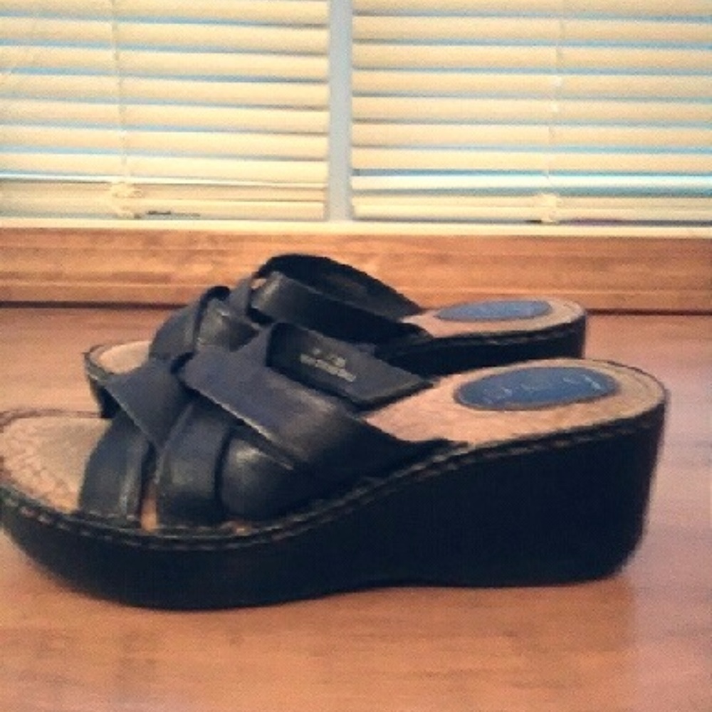BOC/Born Concept sandals black leather size 8