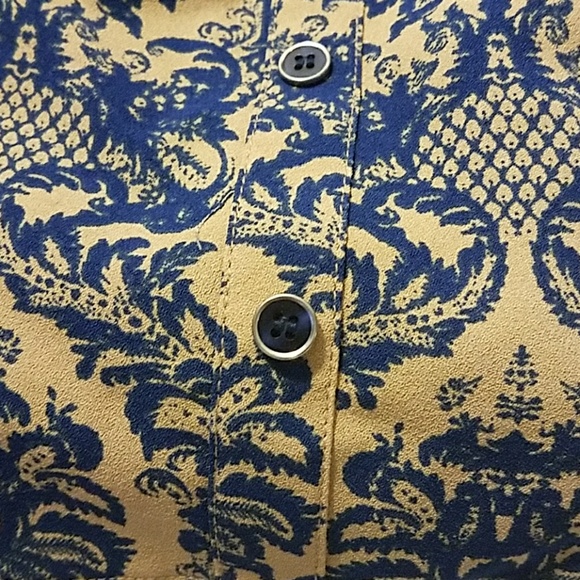 L crop top. - Picture 3 of 4