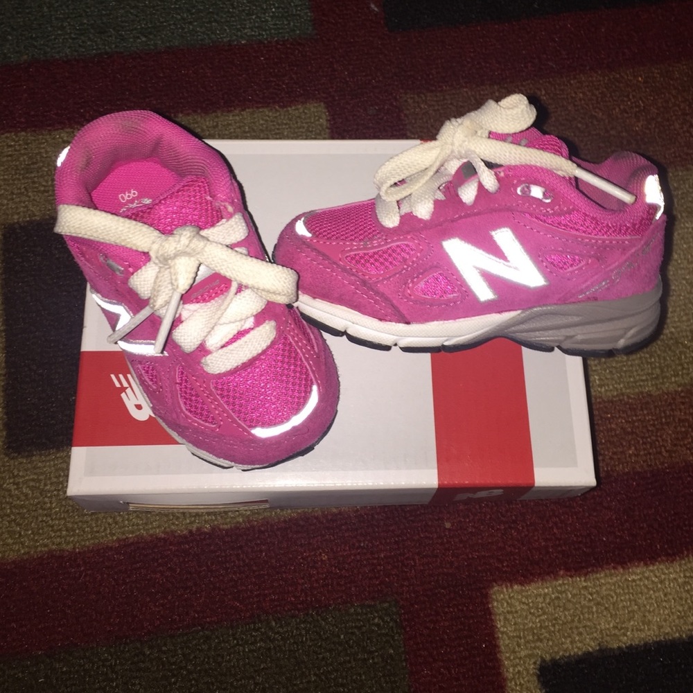 Toddlers Size 4 New Balance Sneakers (Pink)