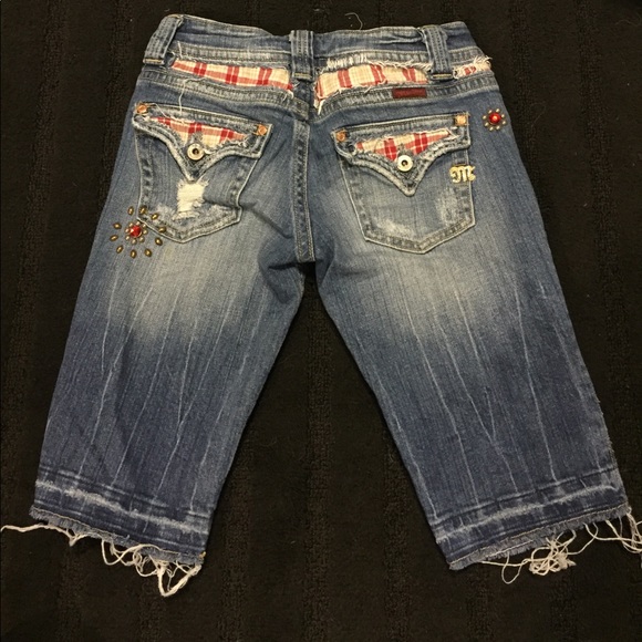 Red Plaid MISS ME denim shorts. Size 27. - Picture 3 of 5