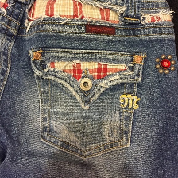 Red Plaid MISS ME denim shorts. Size 27. - Picture 4 of 5
