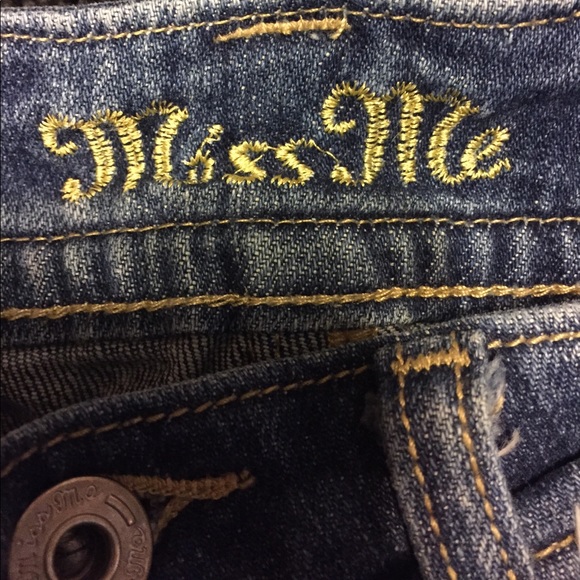 Red Plaid MISS ME denim shorts. Size 27. - Picture 5 of 5