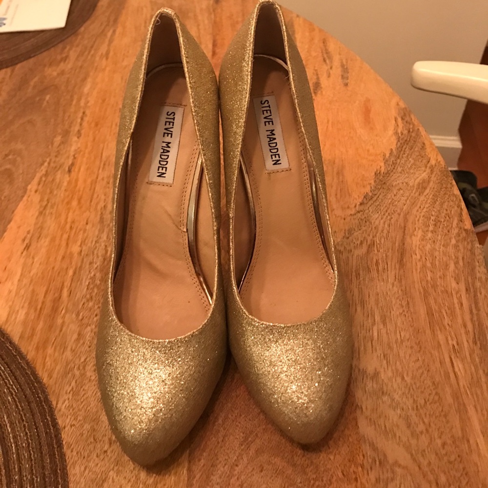 Steve Madden Gold Glitter Pumps