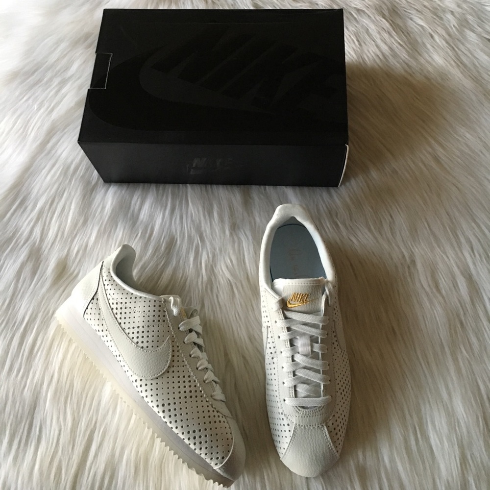 Nike™ Cortez Classic Premiums In All White & Gold