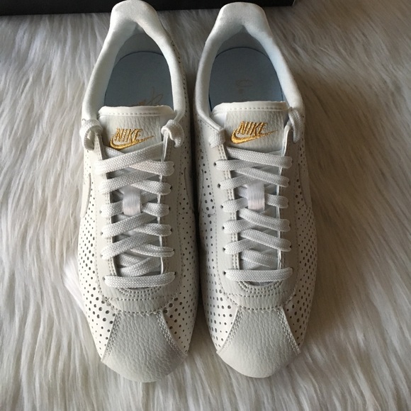 Nike™ Cortez Classic Premiums In All White & Gold - Picture 2 of 8
