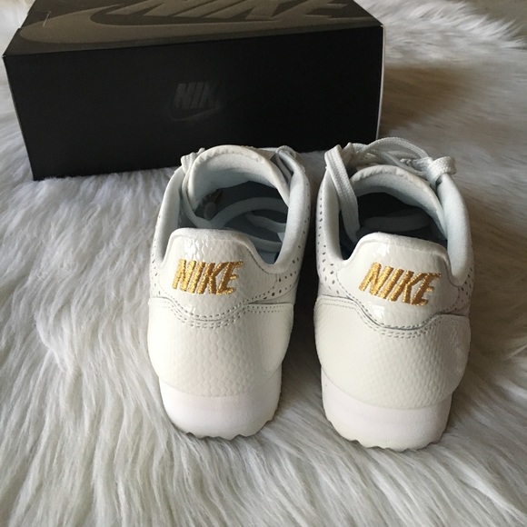 Nike™ Cortez Classic Premiums In All White & Gold - Picture 3 of 8