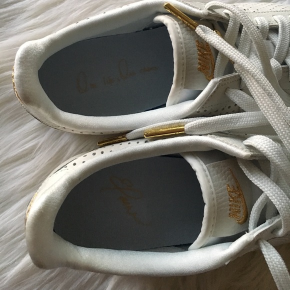 Nike™ Cortez Classic Premiums In All White & Gold - Picture 4 of 8