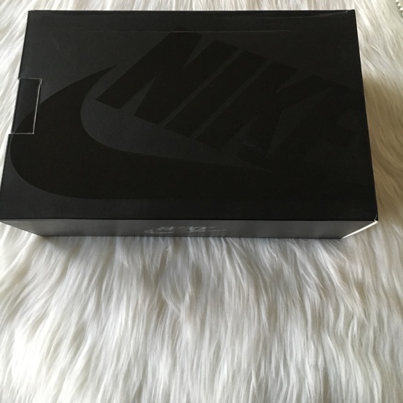 Nike™ Cortez Classic Premiums In All White & Gold - Picture 6 of 8