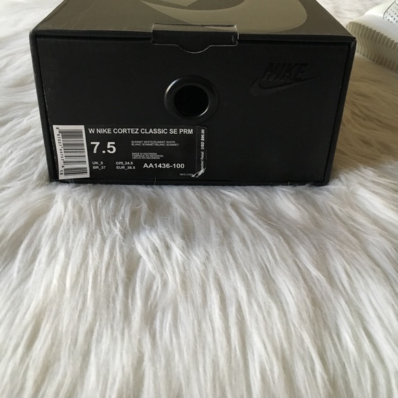 Nike™ Cortez Classic Premiums In All White & Gold - Picture 7 of 8