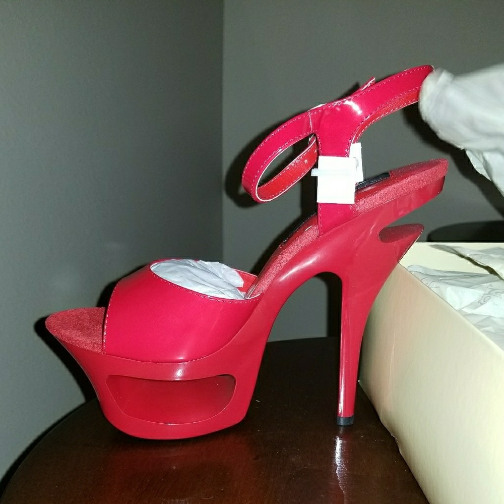 Sexy red pumps