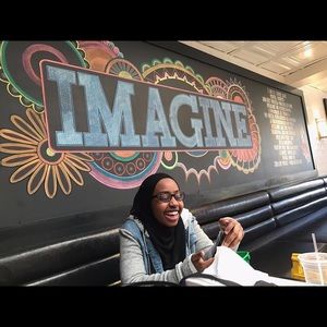 Meet your Posher, Safia