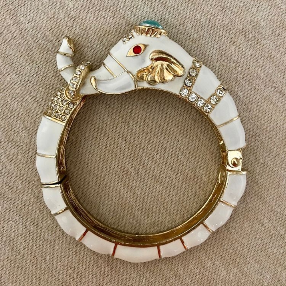 White and gold elephant clasp bracelet