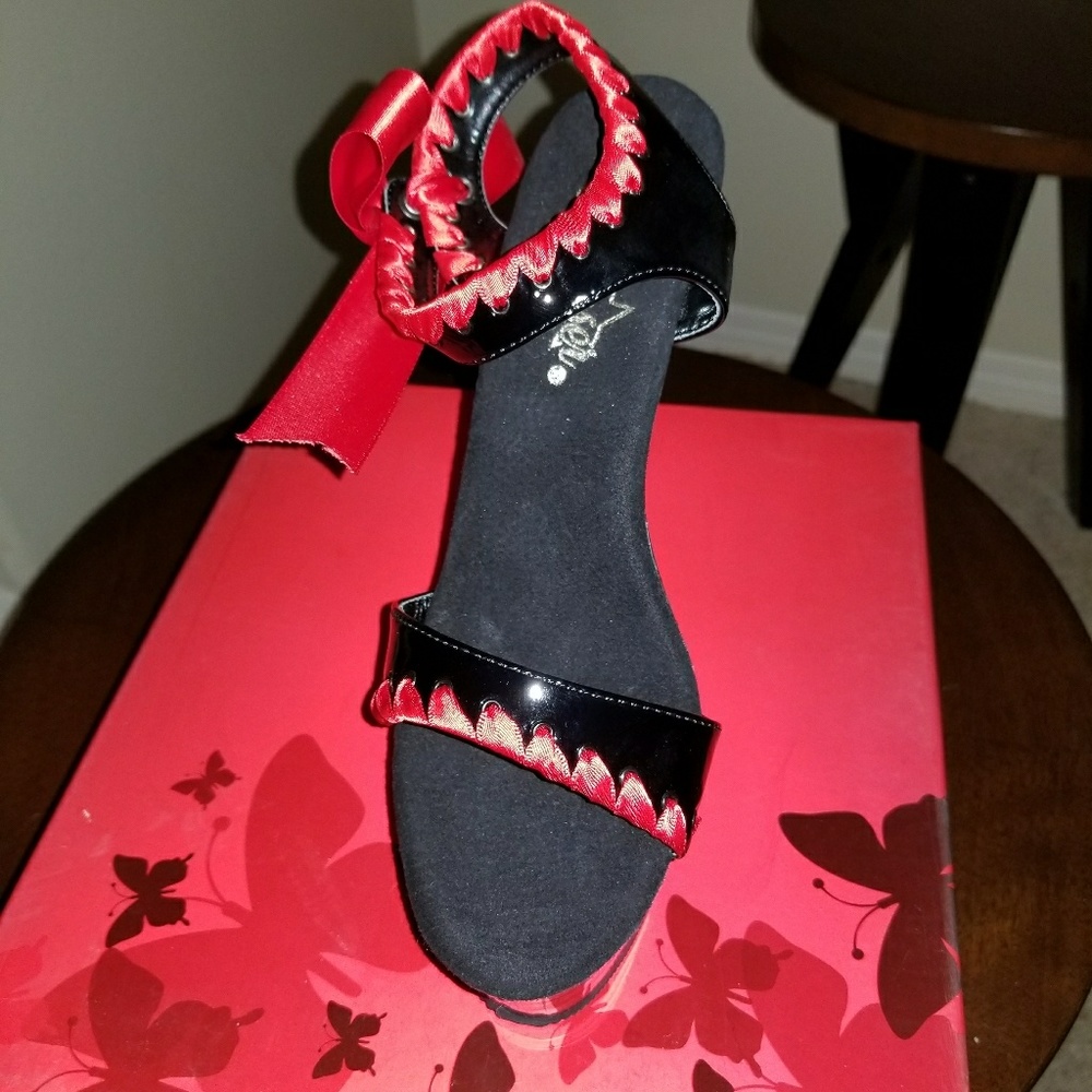 Pleaser pumps
