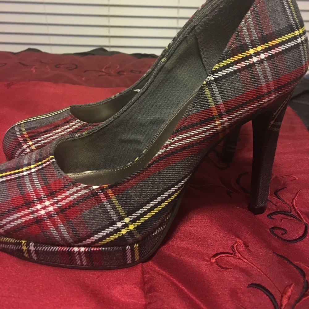 Stylish heels barely worn