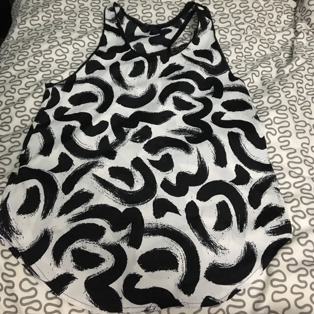 Black and white H&M print tank