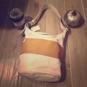 ✨SALE ✨Coach | White & Tan | Shoulder strap Bag