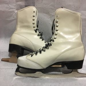 Ice skates. Used-good condition. Off white. Size 7