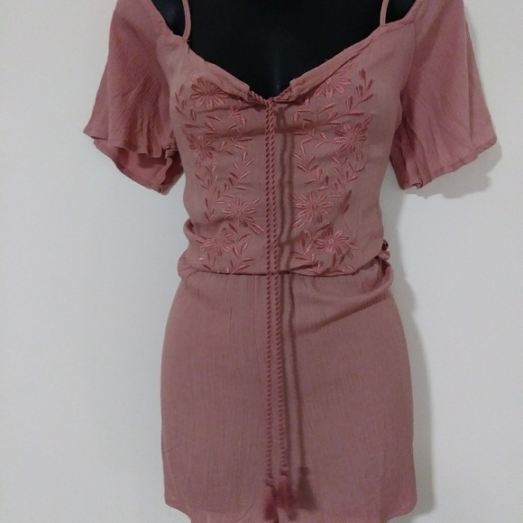 Embroidered romper - Picture 3 of 3