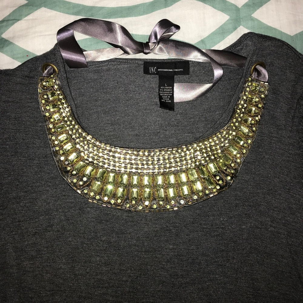 INC concepts -  Gray bib necklace shirt - Sz. L