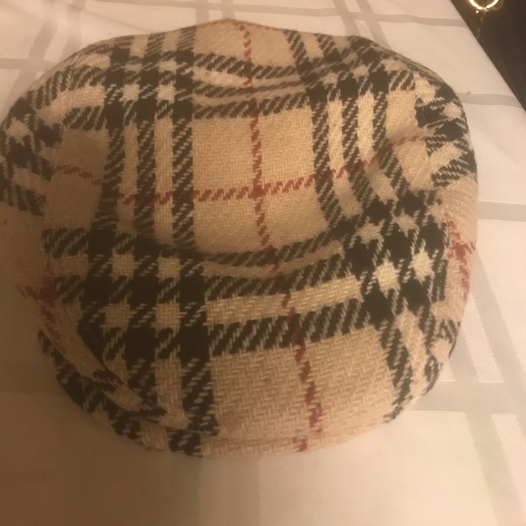Burberry Accessories - Burberry newsboy cap