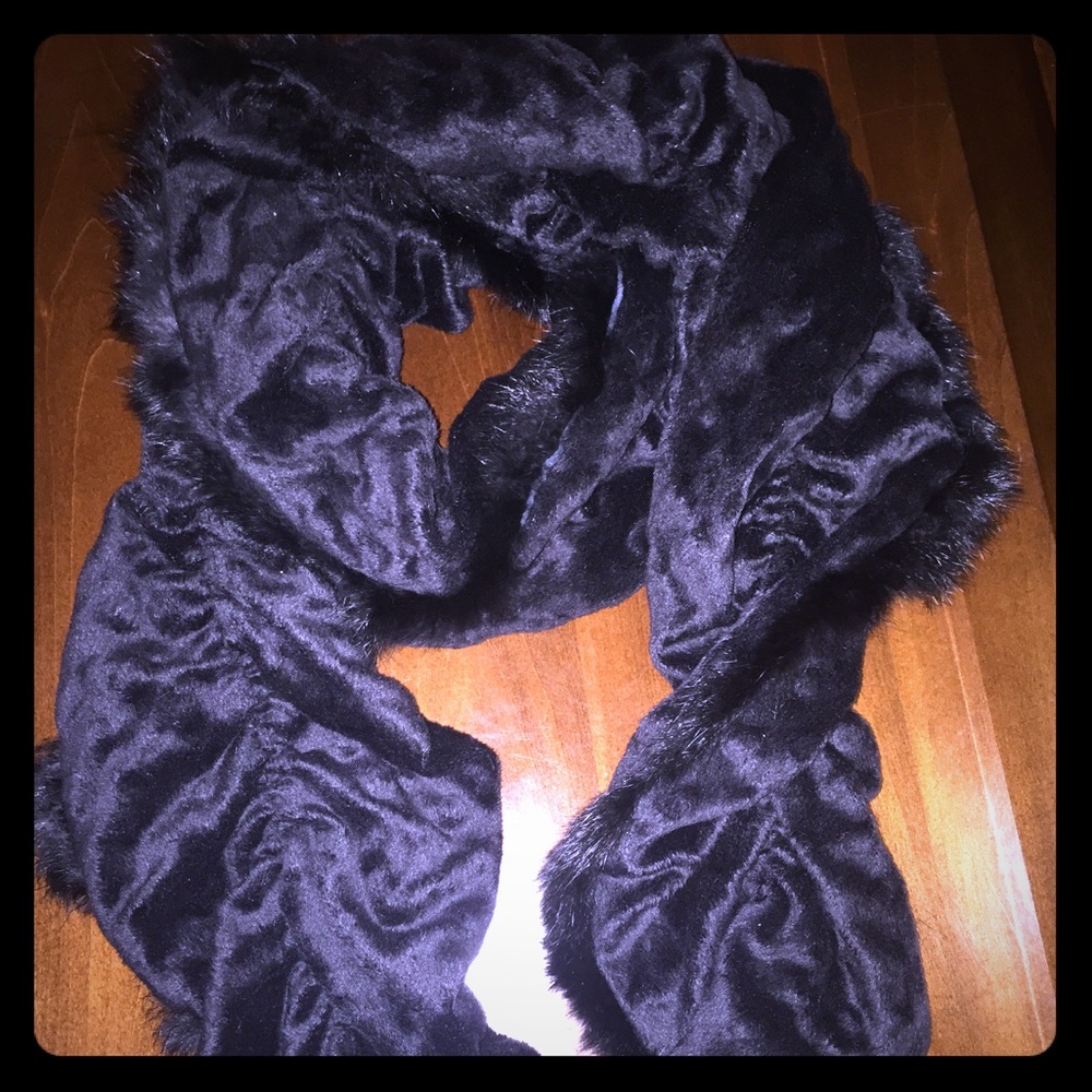 Black faux fur scarf