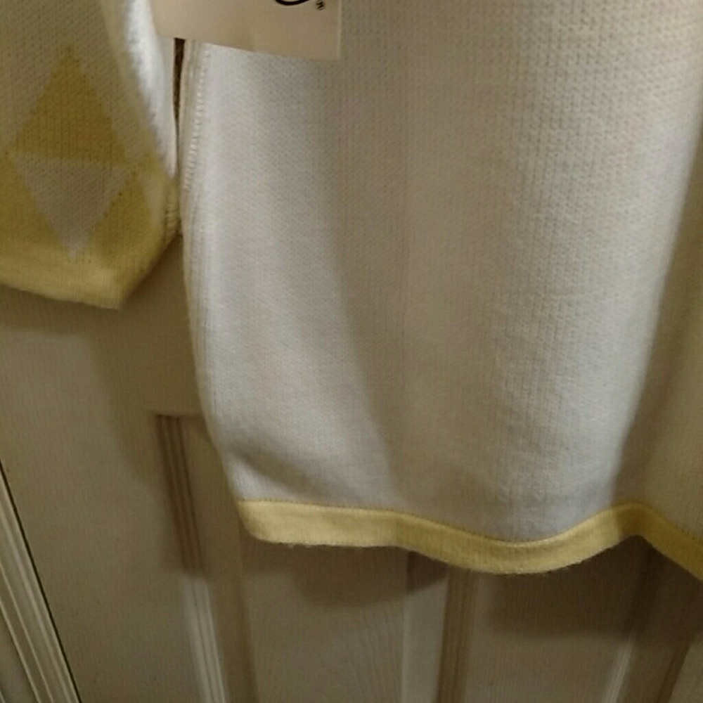 Sweater - Picture 5 of 6