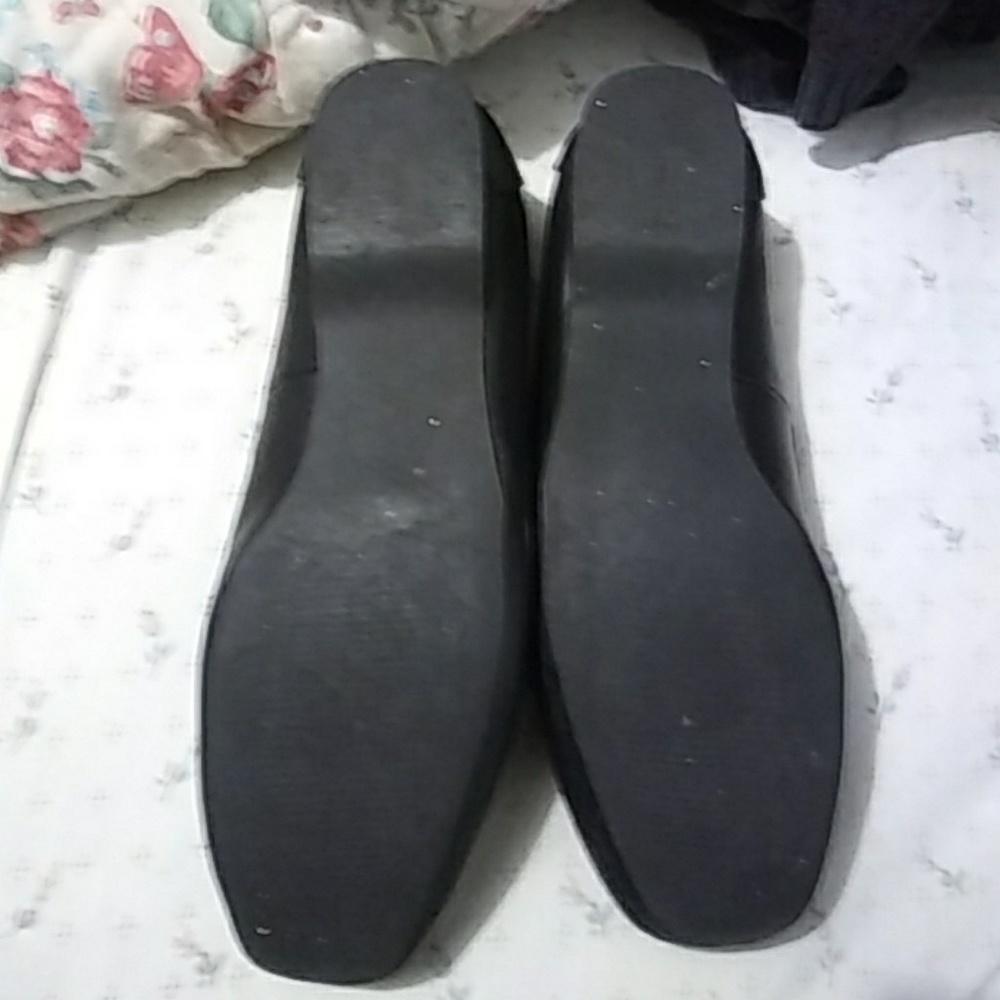 Shoes - Picture 2 of 4