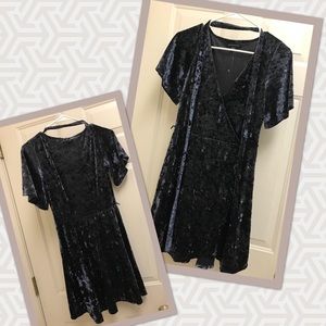 NWOT American Eagle flutter sleeve dress