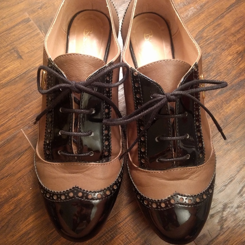 Women's Lace-up Oxfords