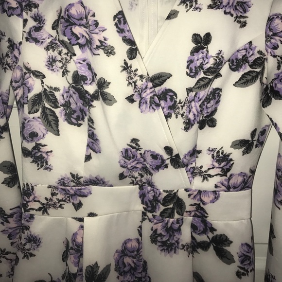 Short Floral romper - Picture 2 of 3