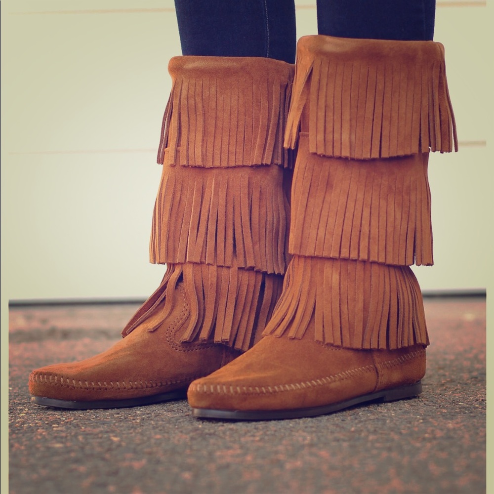 Minnetonka 3 Layer Fringe boots size 8.5