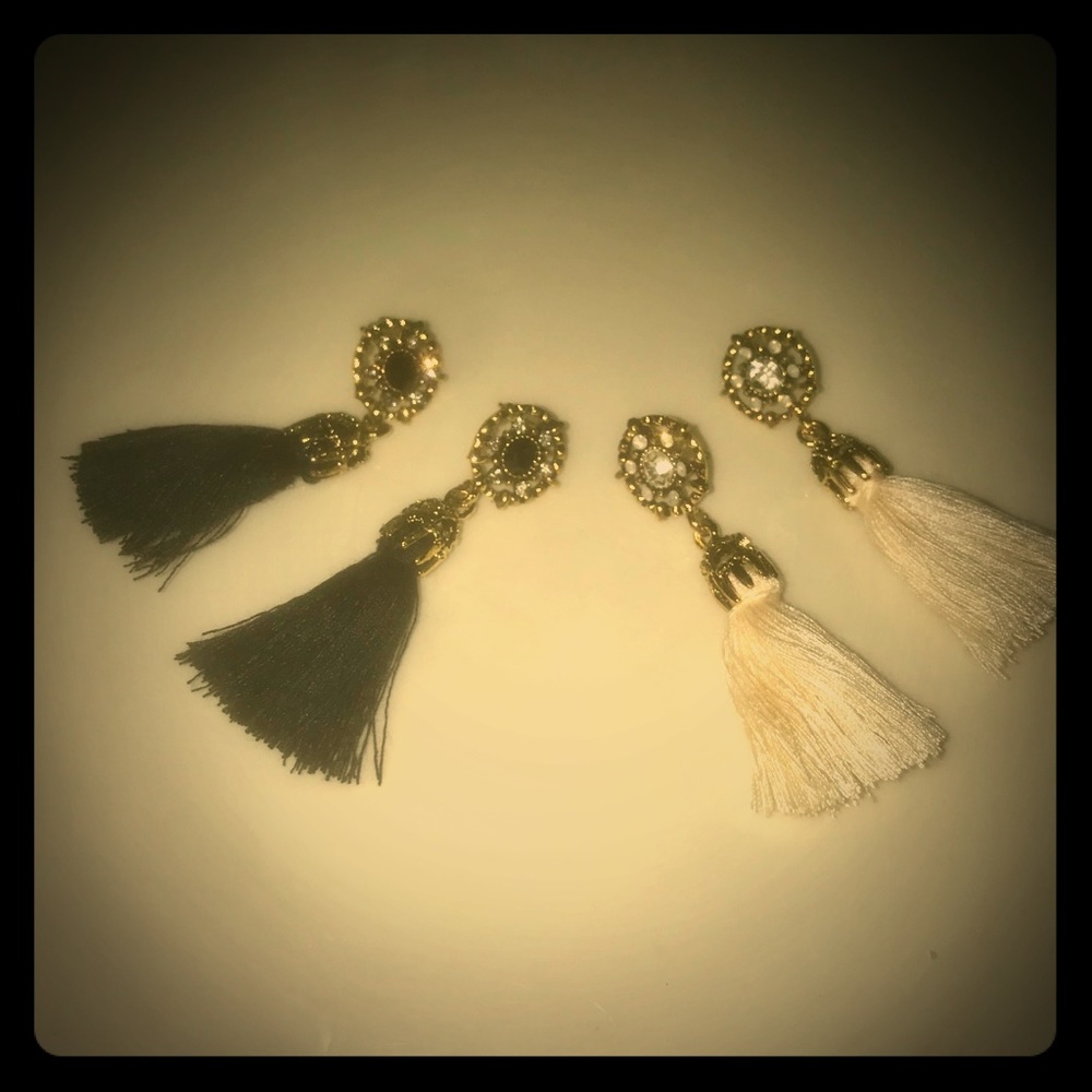 2 pairs of tassel earrings