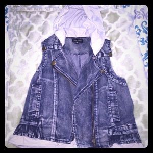Super cute hooded jean vest sz med