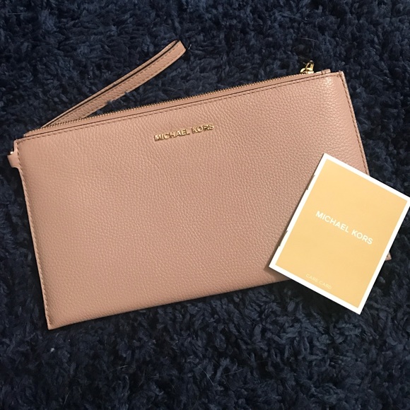 Michael Kors Handbags - New Michael Kors Mercer Clutch