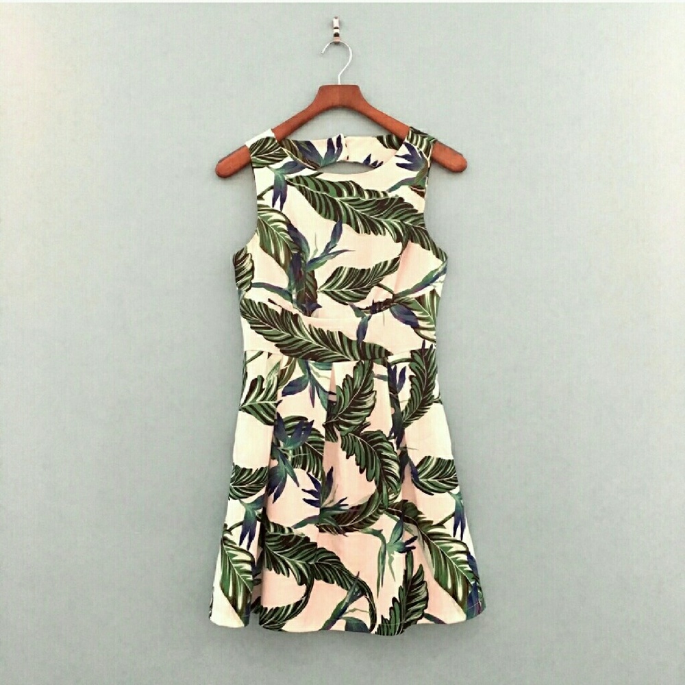 Beautiful tropical print cutout back dress