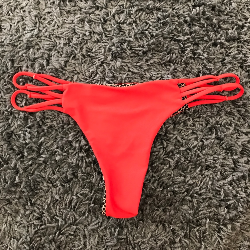 Acacia Rare Maui bottom in hibiscus