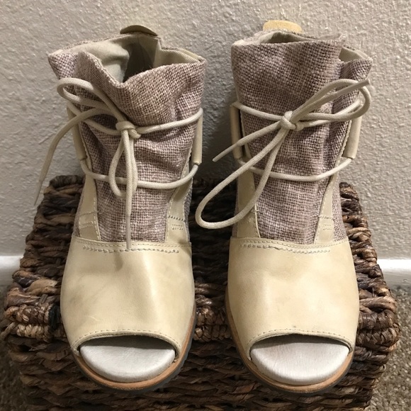 open toe sorel sandals