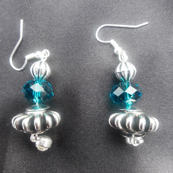 Handmade blue & silver dangle earrings - Picture 4 of 4